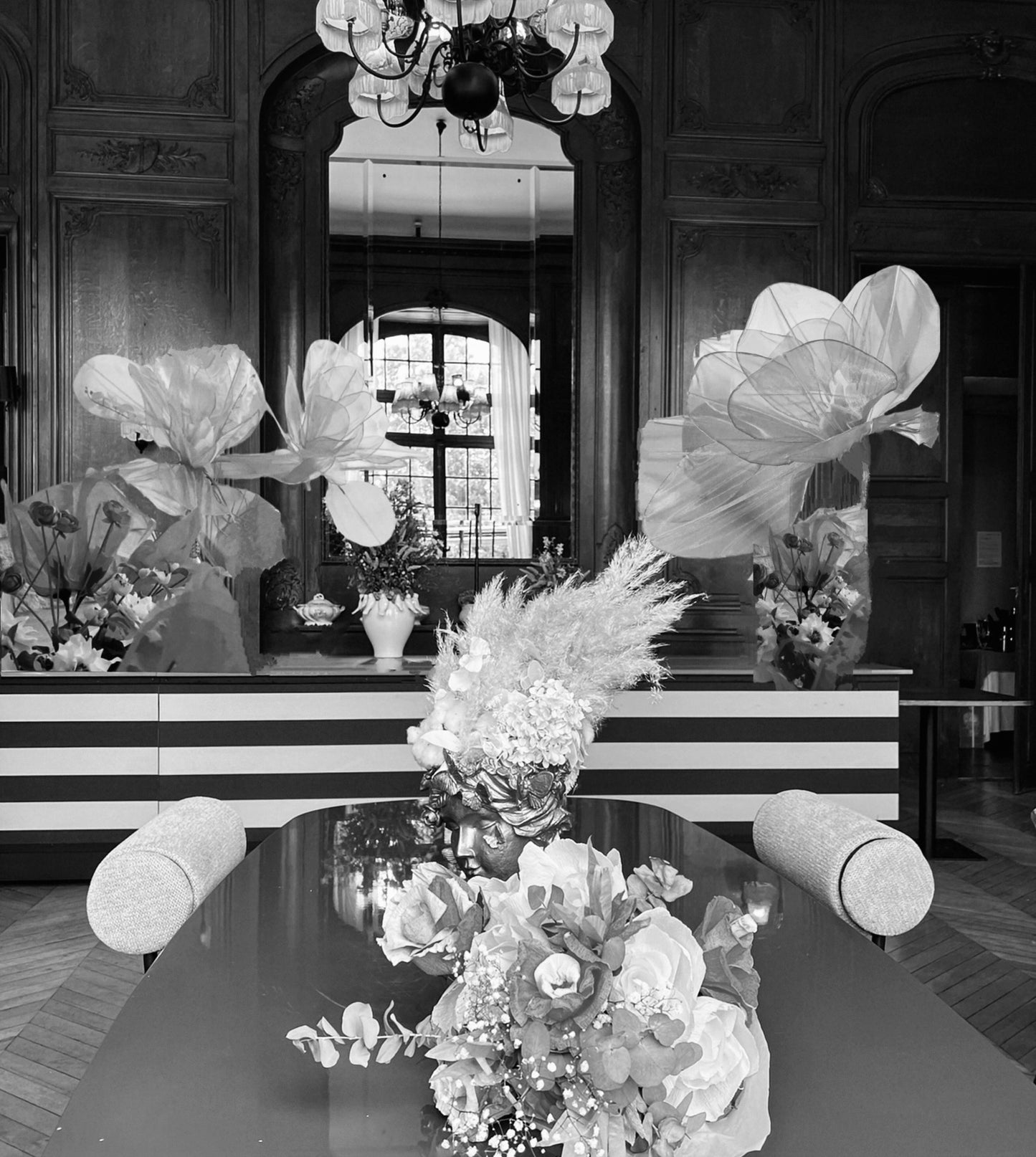 Fleurs et structures géantes  de tables